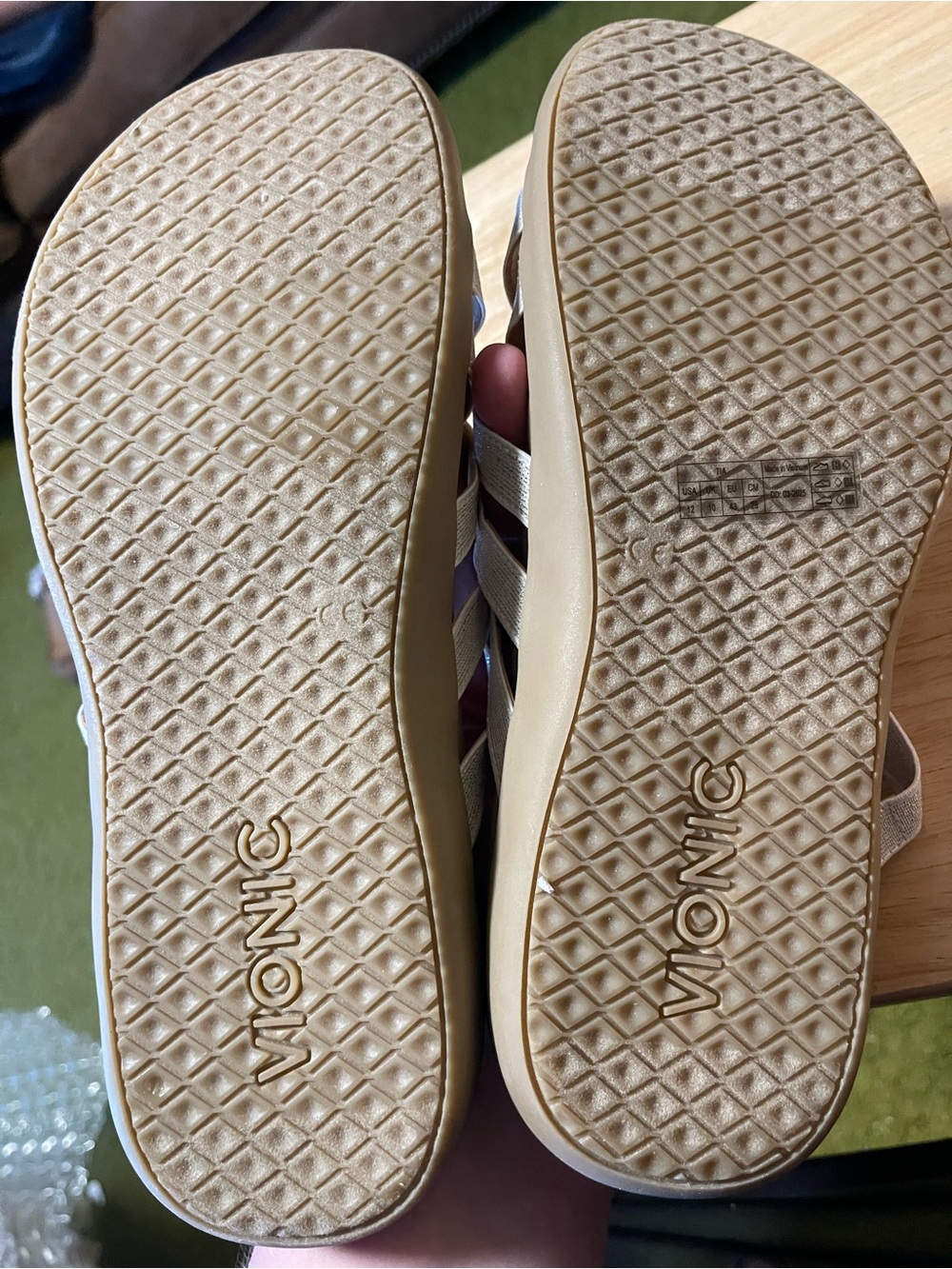 Vionic Women’s Tia Champagne Metallic Size 12 Woven Stretch Sandals NWOB - Picture 7 of 8